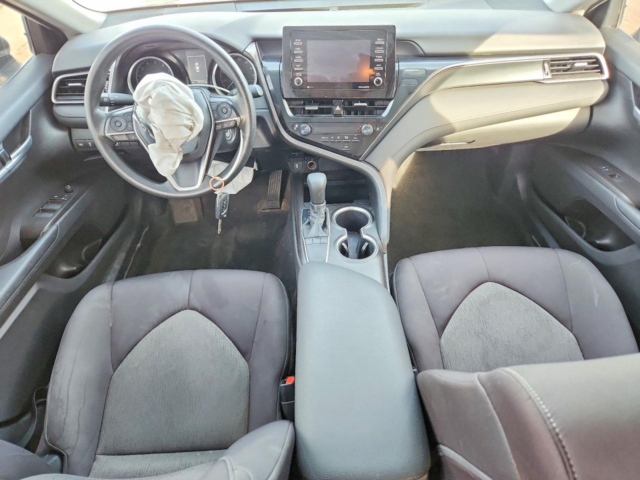2022 TOYOTA CAMRY LE photo 8