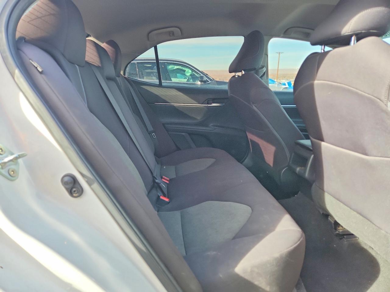 2022 TOYOTA CAMRY LE photo 10