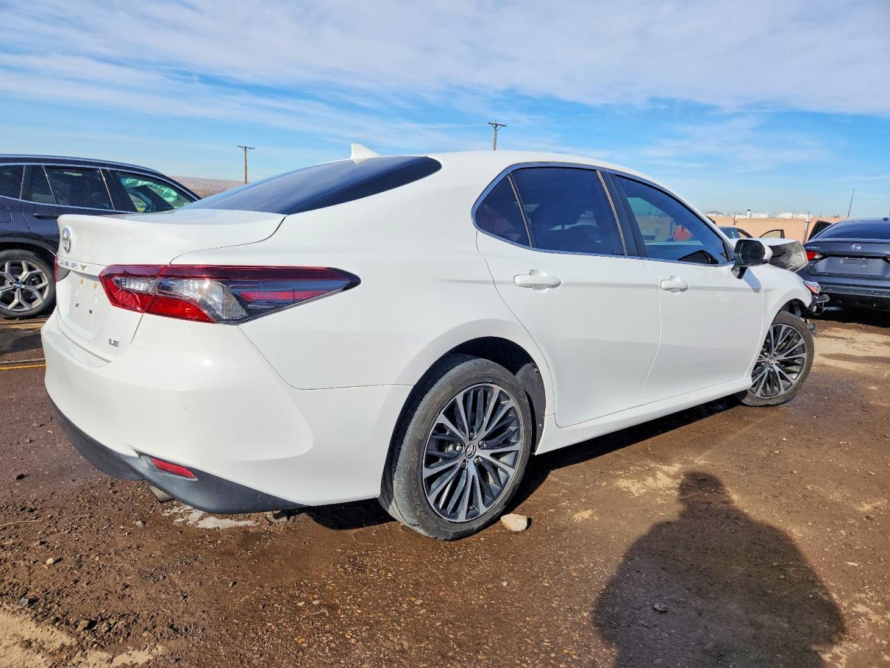 2022 TOYOTA CAMRY LE photo 3