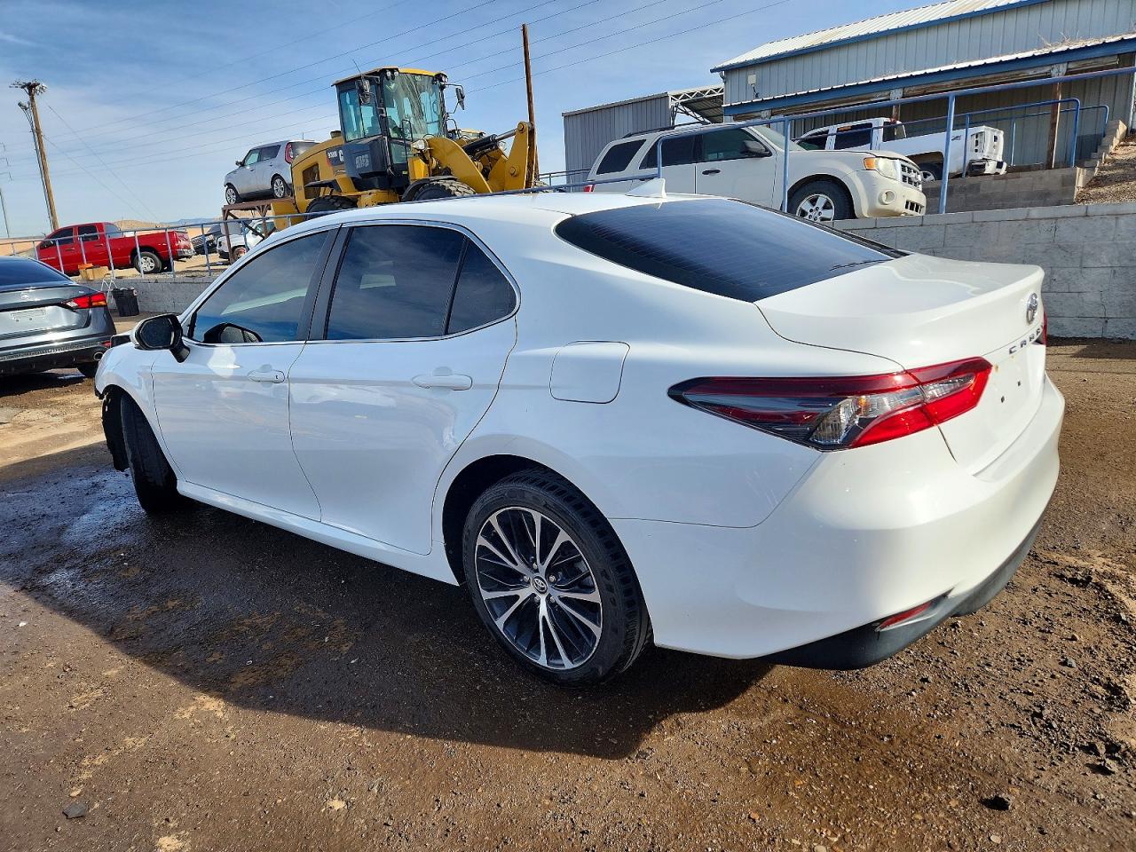 2022 TOYOTA CAMRY LE photo 2