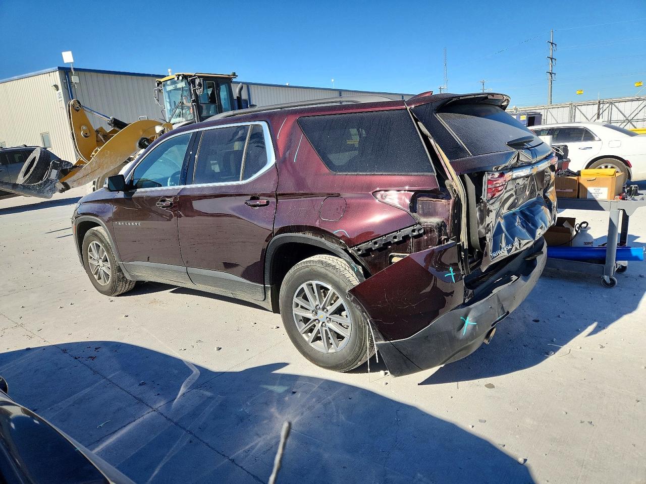 2023 CHEVROLET TRAVERSE LT photo 2