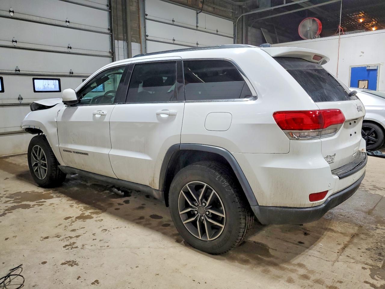 2019 JEEP GRAND CHEROKEE LAREDO photo 2