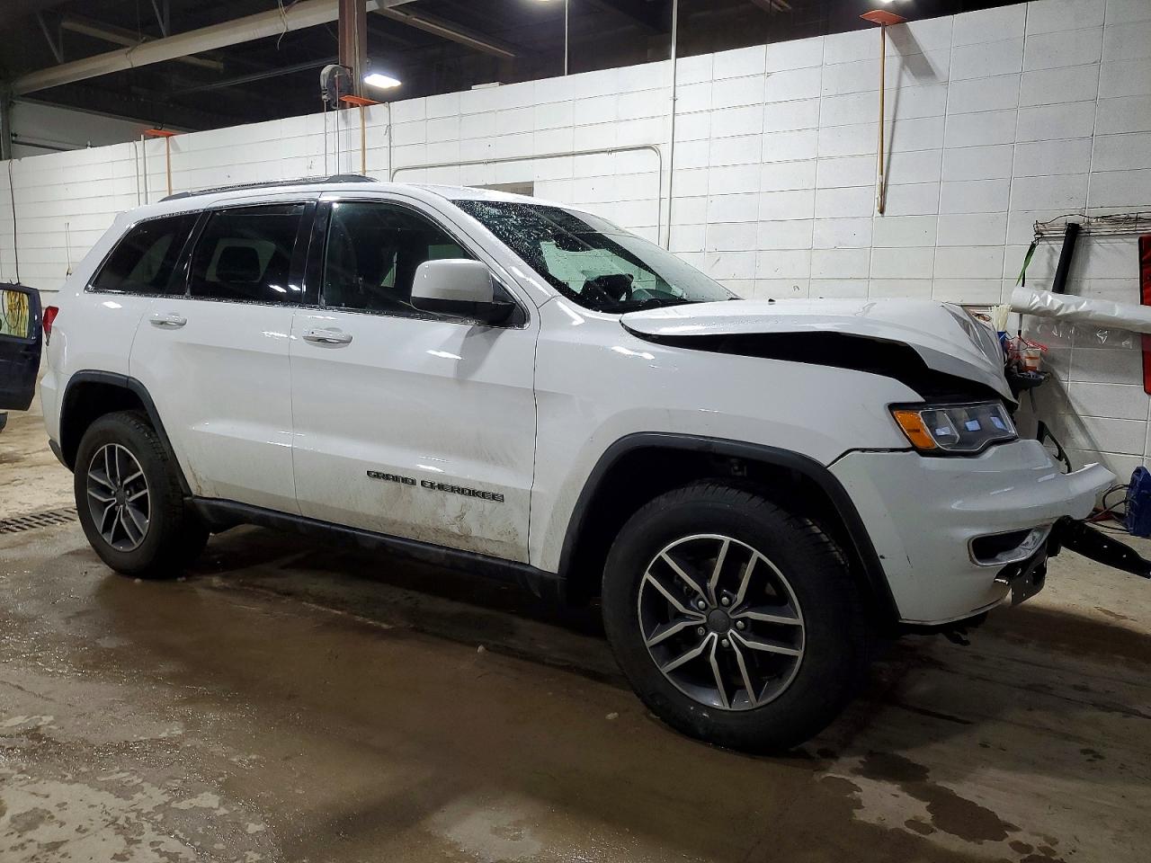 2019 JEEP GRAND CHEROKEE LAREDO photo 4