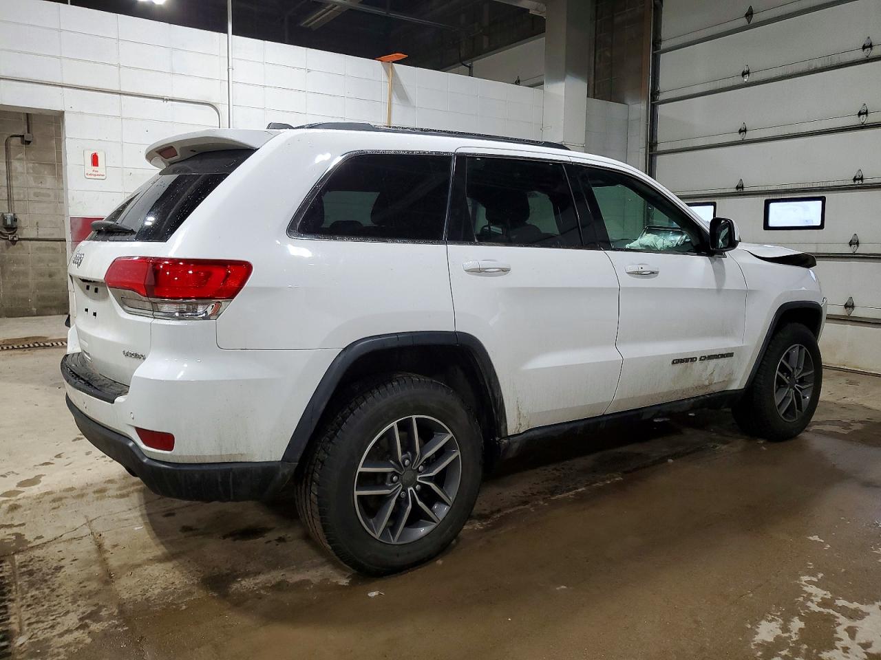 2019 JEEP GRAND CHEROKEE LAREDO photo 3