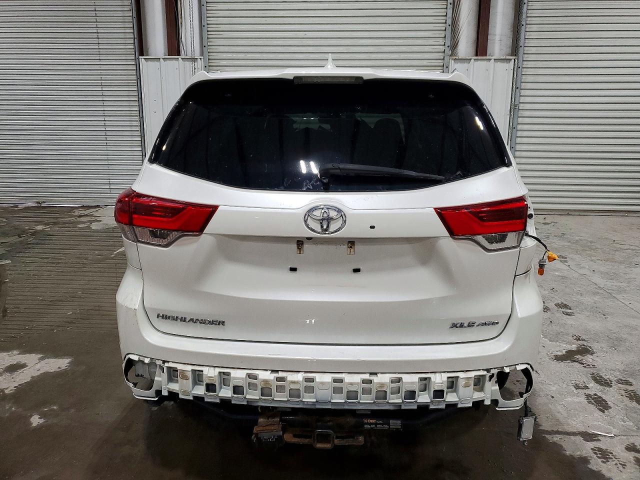 2018 TOYOTA HIGHLANDER SE photo 6