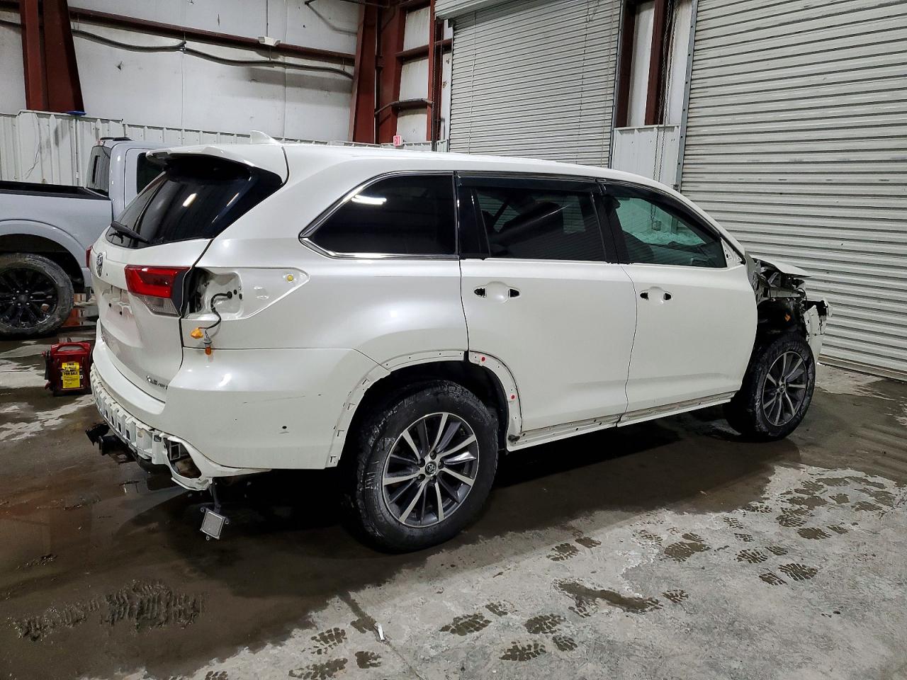 2018 TOYOTA HIGHLANDER SE photo 3