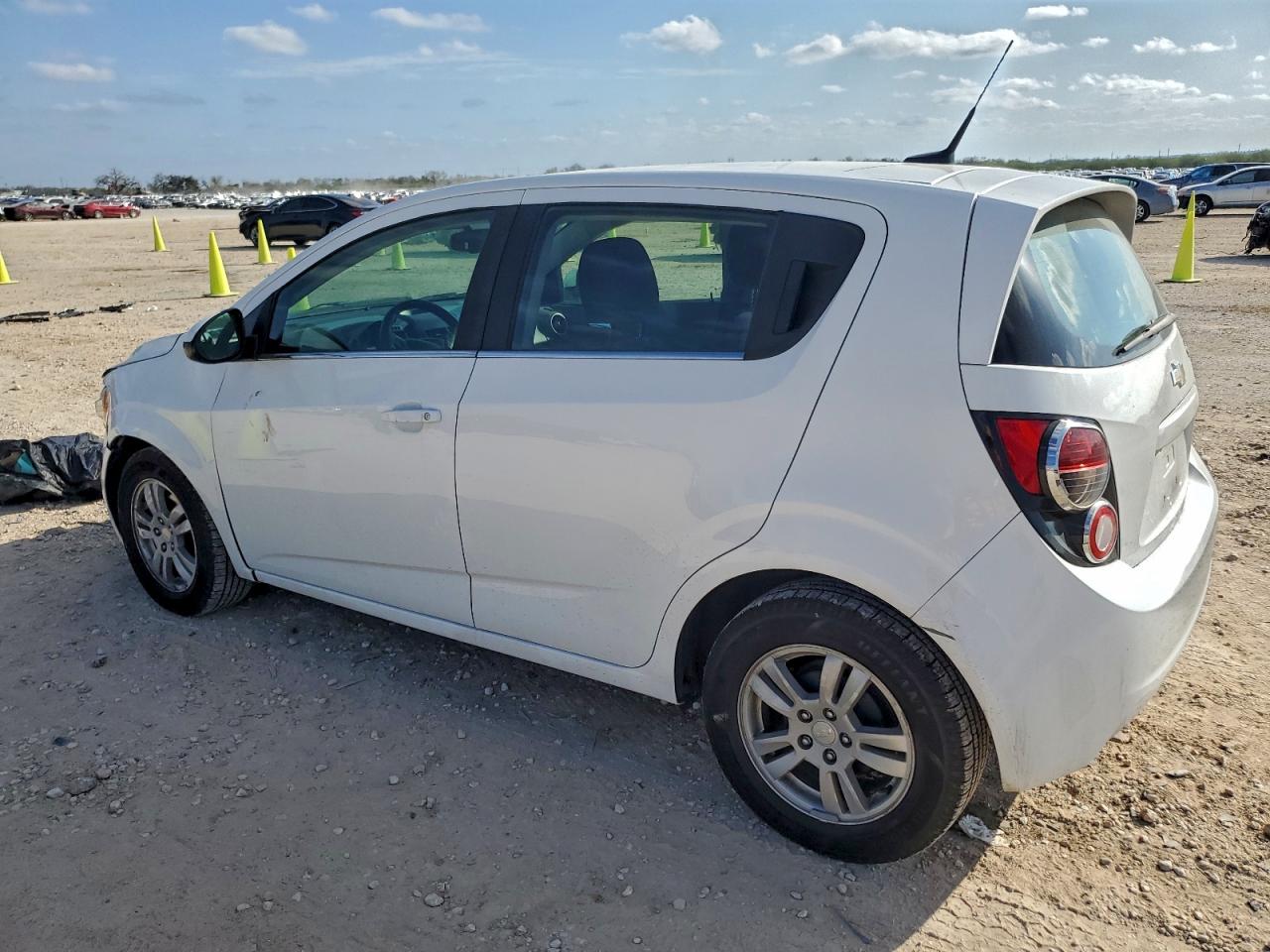 2014 CHEVROLET SONIC LT photo 2