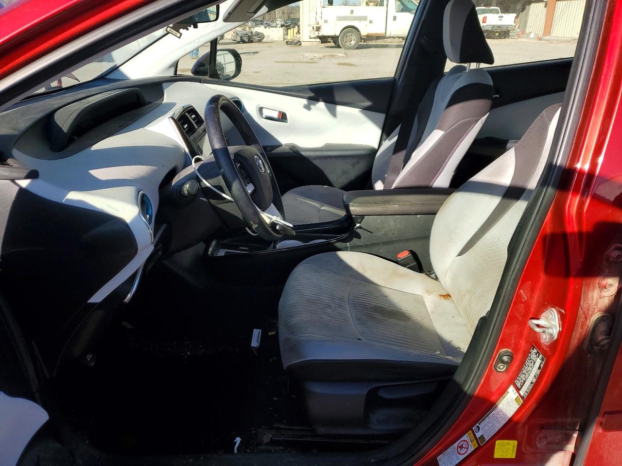 2016 TOYOTA PRIUS photo 7