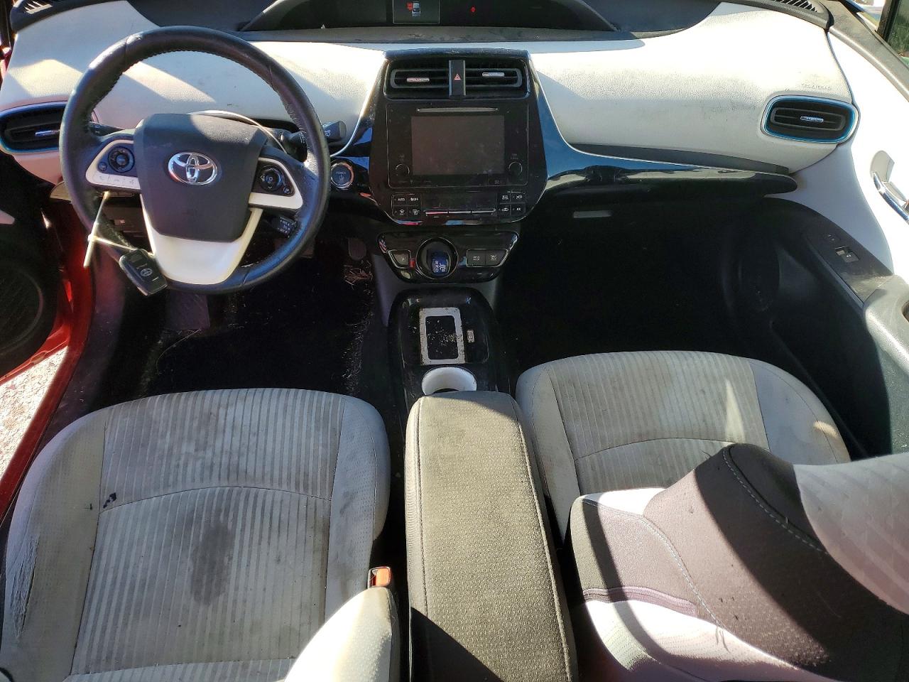 2016 TOYOTA PRIUS photo 8