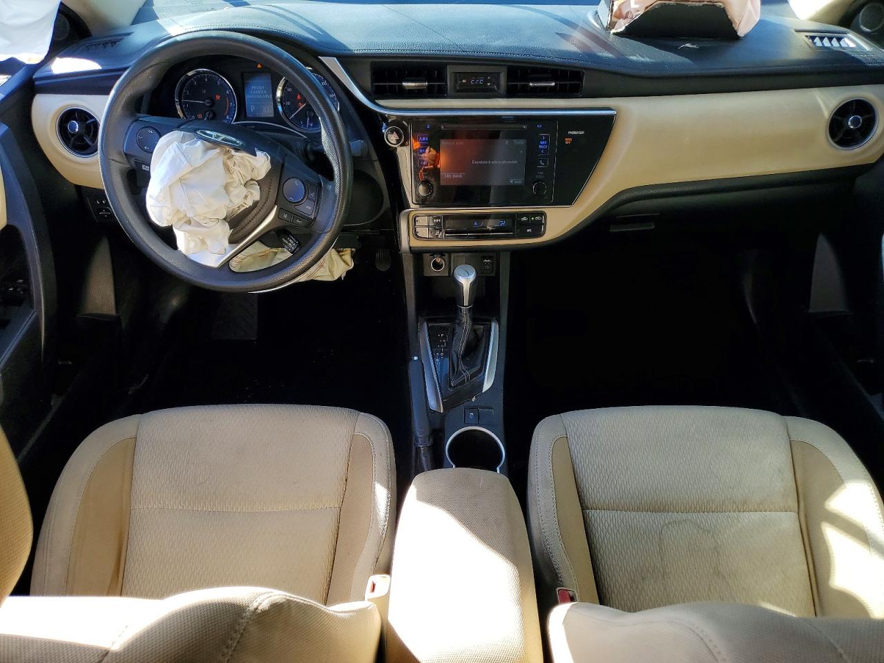 2017 TOYOTA COROLLA L photo 8