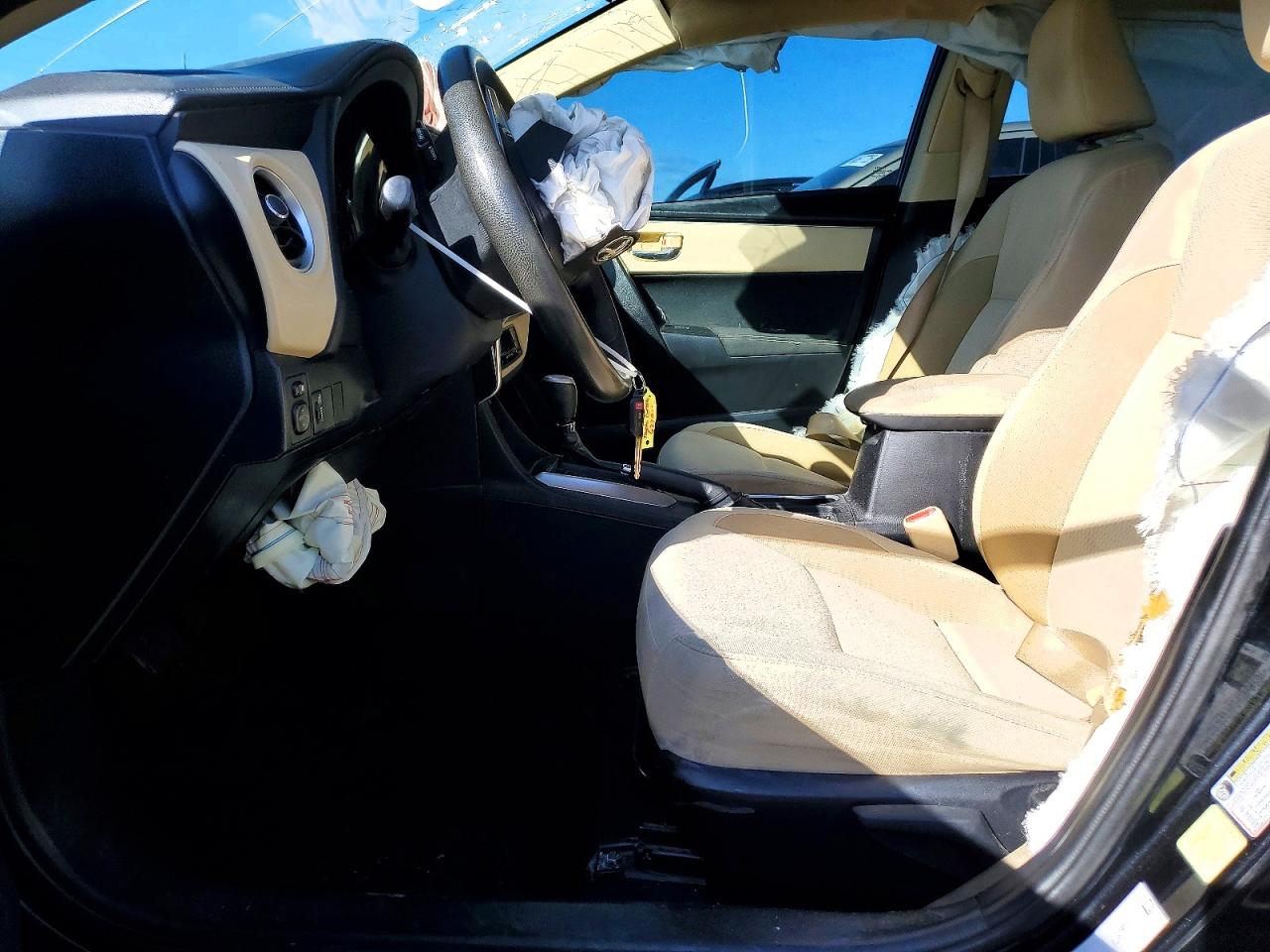 2017 TOYOTA COROLLA L photo 7