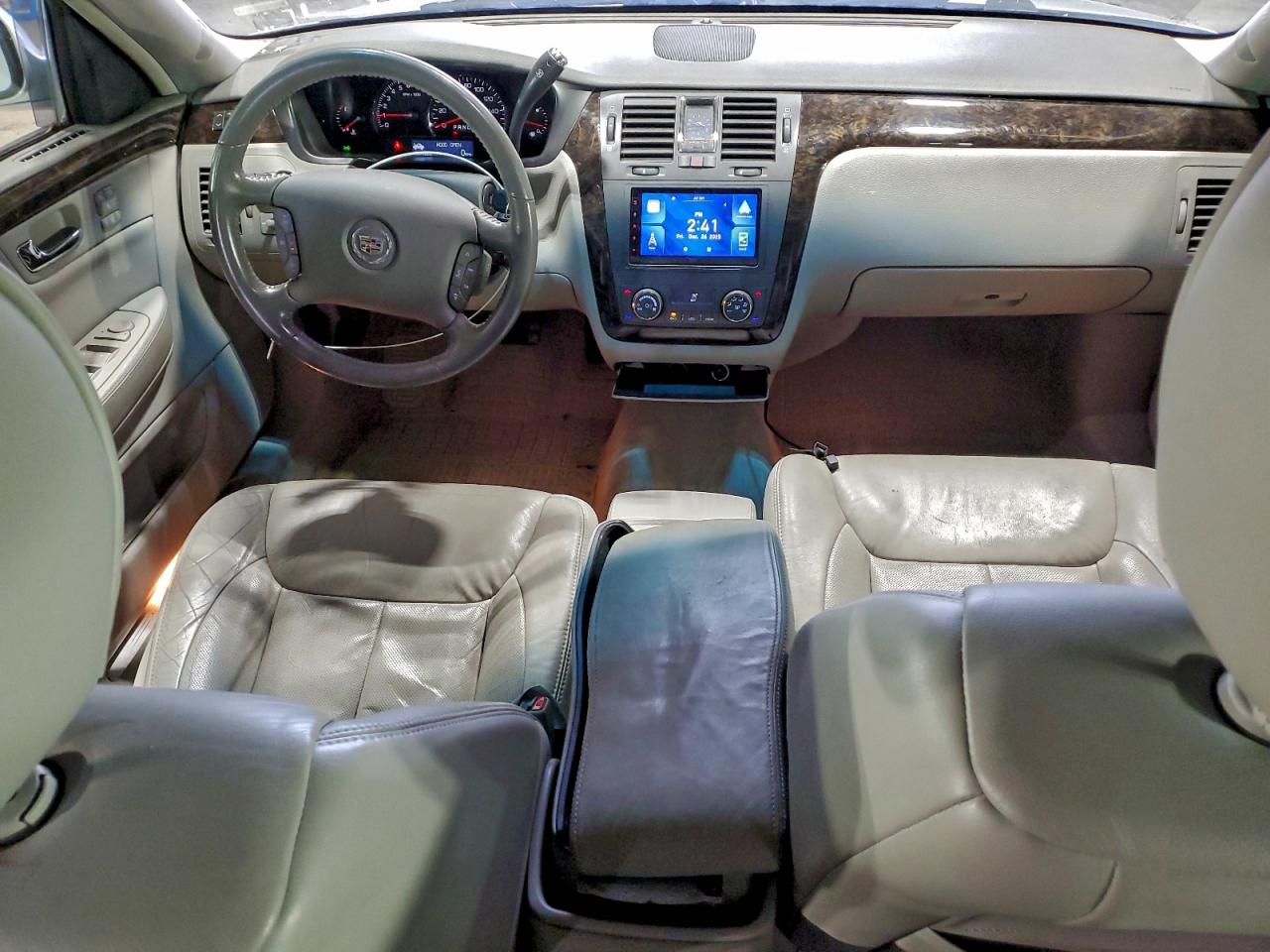 2011 CADILLAC DTS photo 8