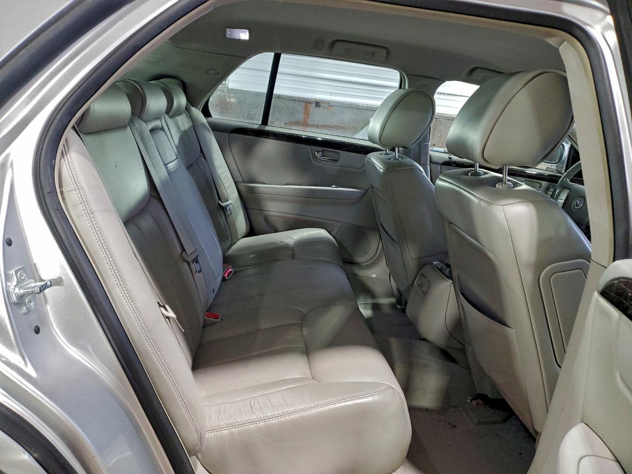 2011 CADILLAC DTS photo 10