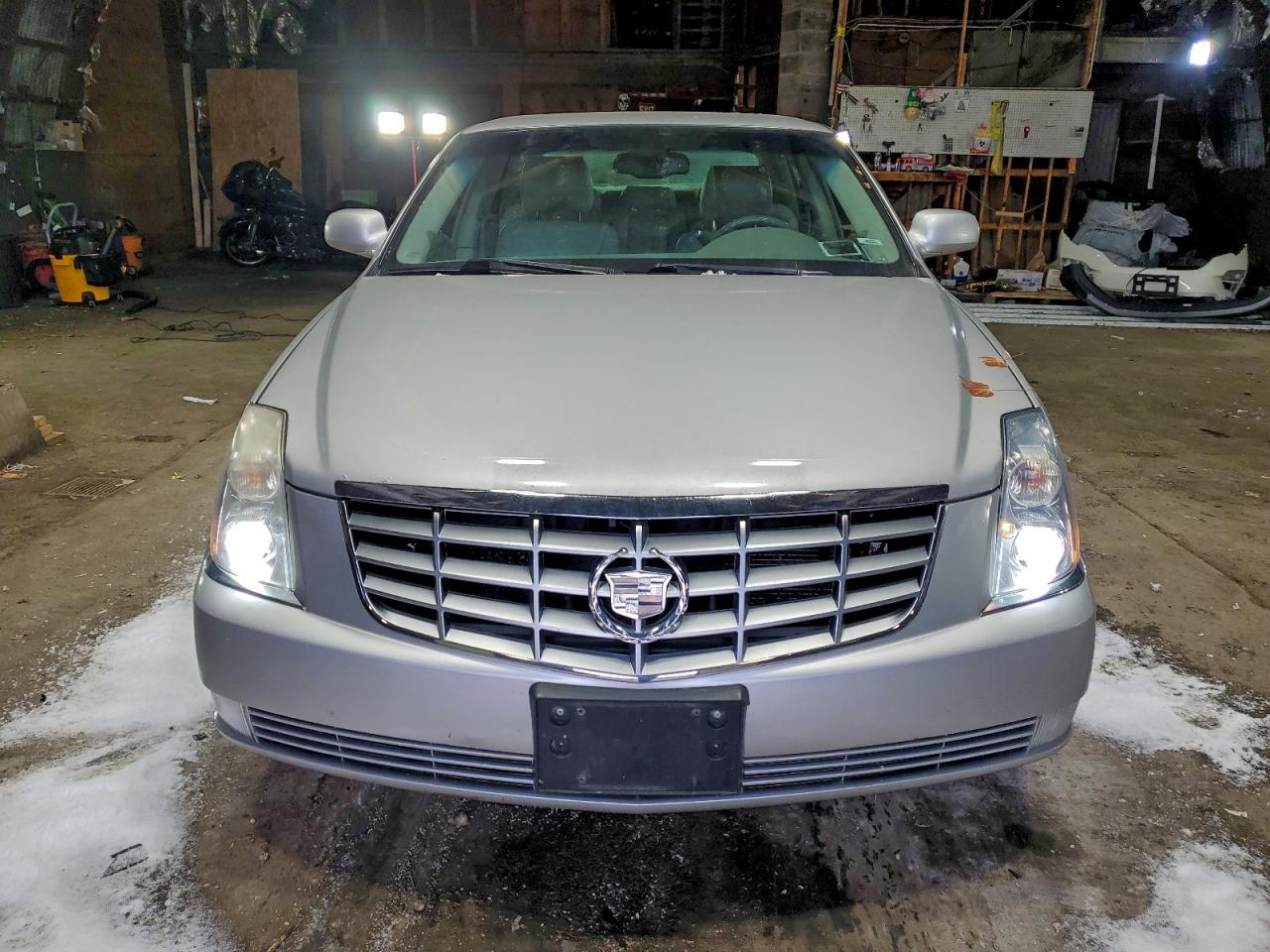 2011 CADILLAC DTS photo 5