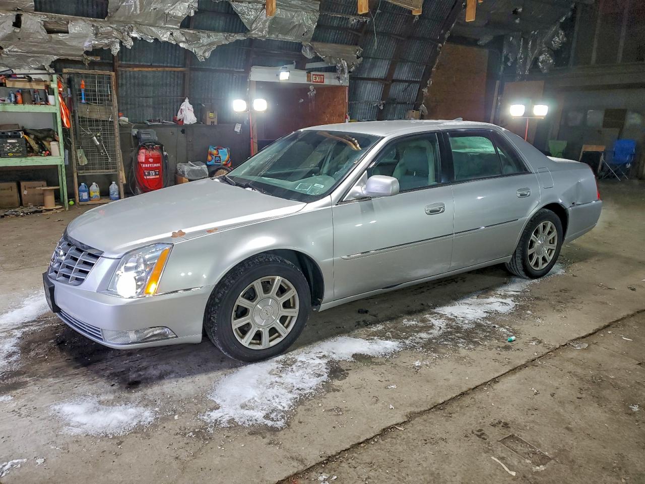2011 CADILLAC DTS
