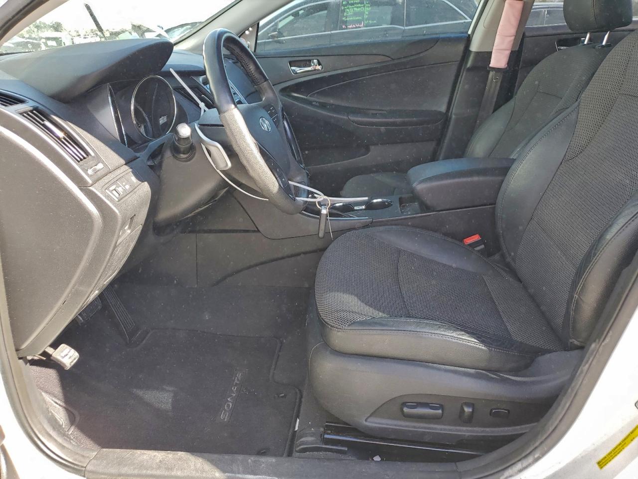 2011 HYUNDAI SONATA SE photo 7