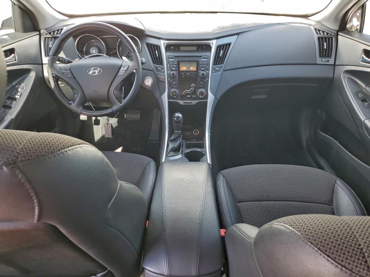 2011 HYUNDAI SONATA SE photo 8