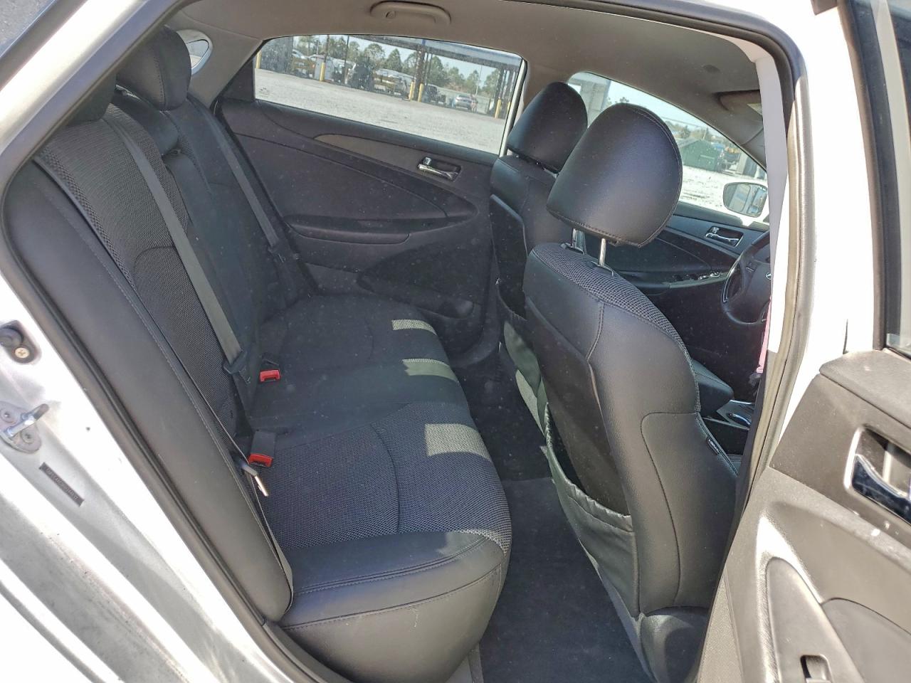 2011 HYUNDAI SONATA SE photo 10