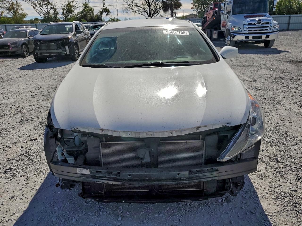 2011 HYUNDAI SONATA SE photo 5