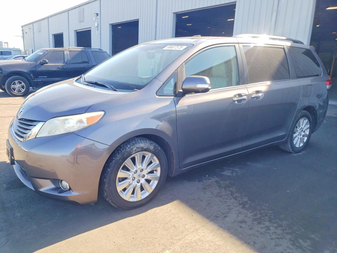 2014 TOYOTA SIENNA