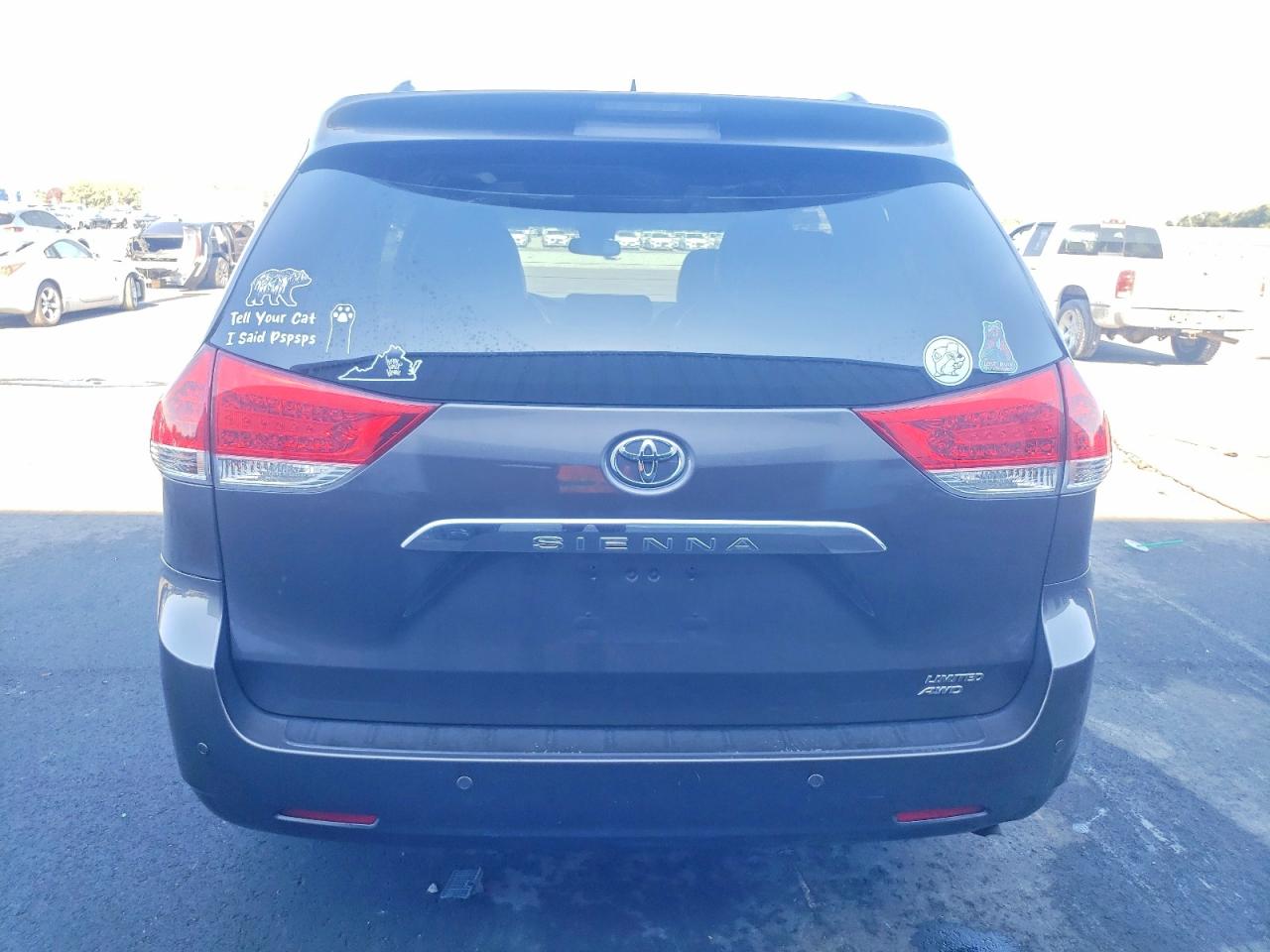 2014 TOYOTA SIENNA XLE photo 6