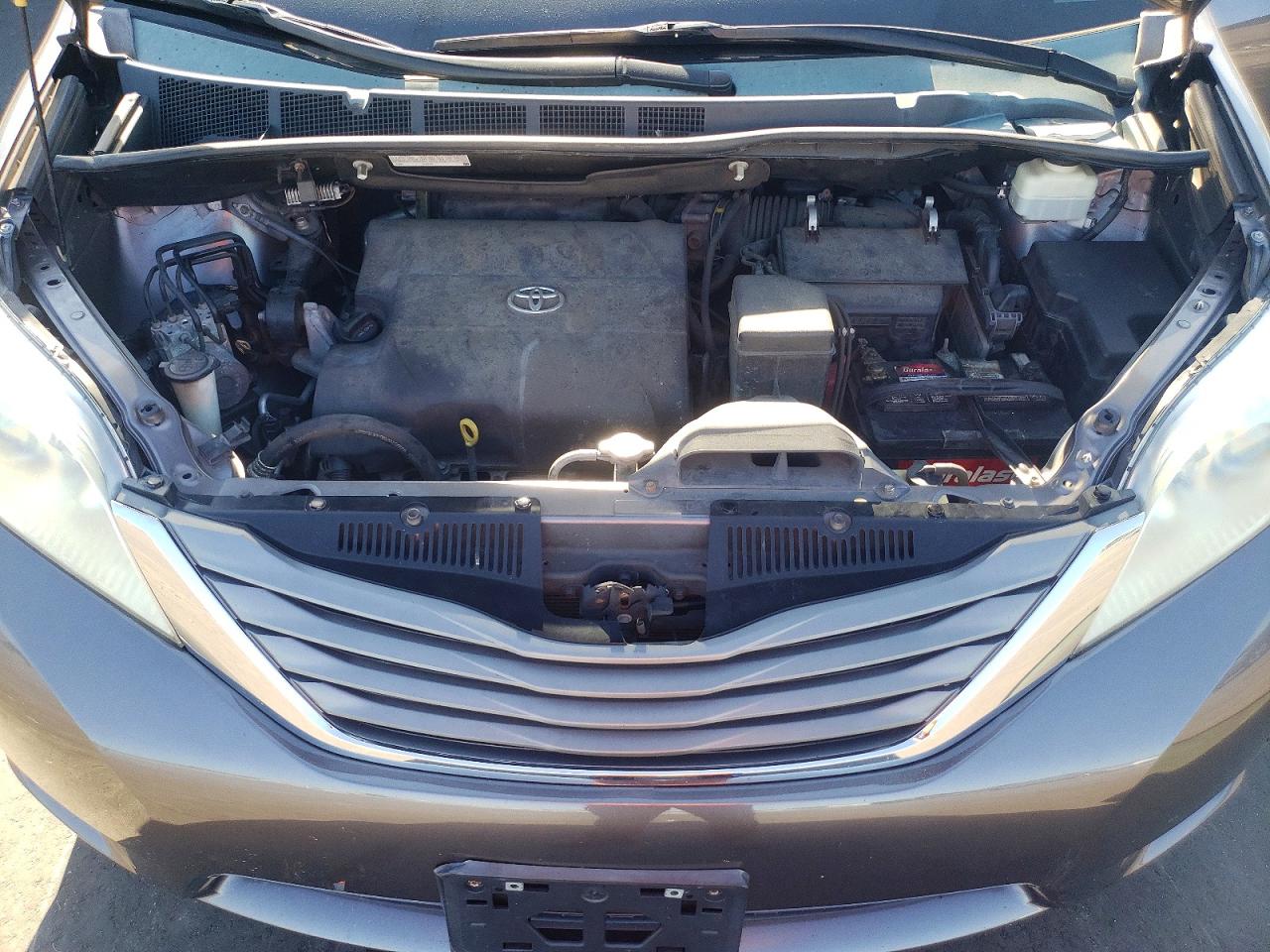 2014 TOYOTA SIENNA XLE photo 12