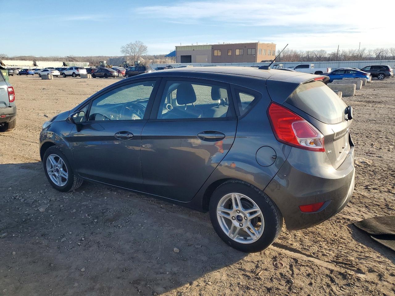 2018 FORD FIESTA SE photo 2
