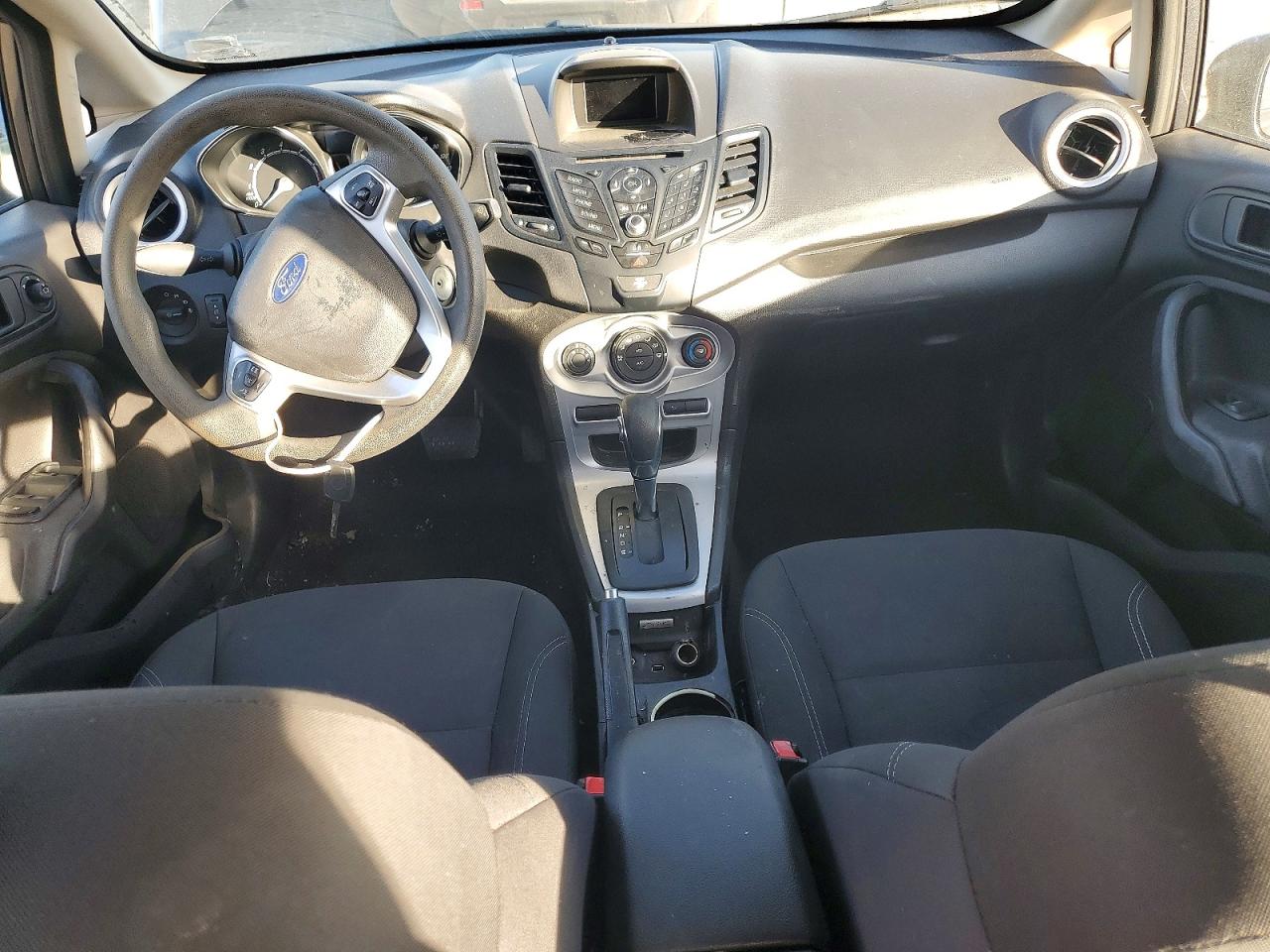 2018 FORD FIESTA SE photo 8