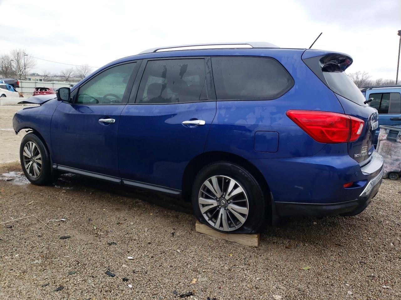 2017 NISSAN PATHFINDER SL photo 2