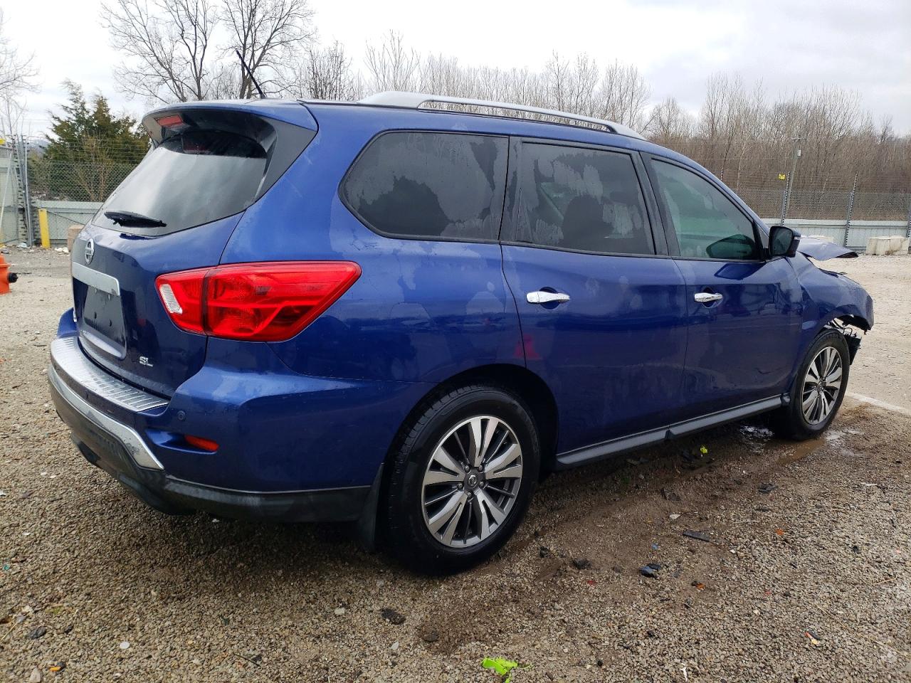 2017 NISSAN PATHFINDER SL photo 3