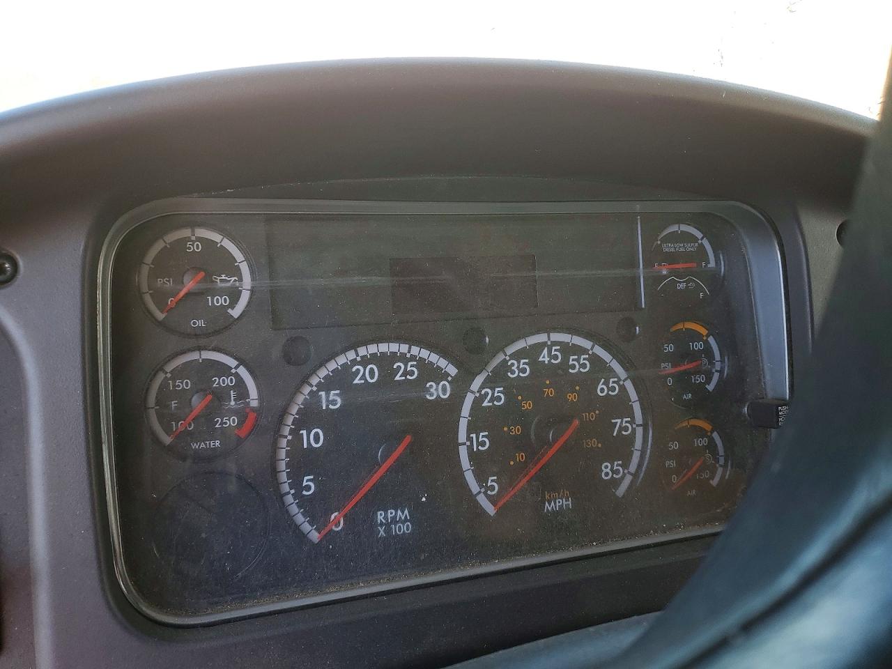 2020 FREIGHTLINER M2 106 MED - Box Truck photo 9