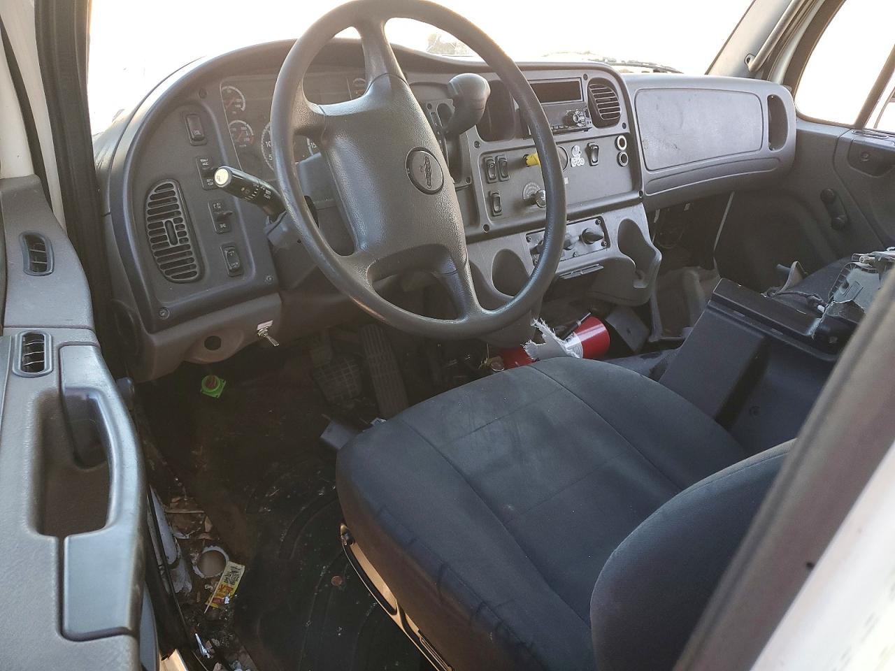 2020 FREIGHTLINER M2 106 MED - Box Truck photo 8