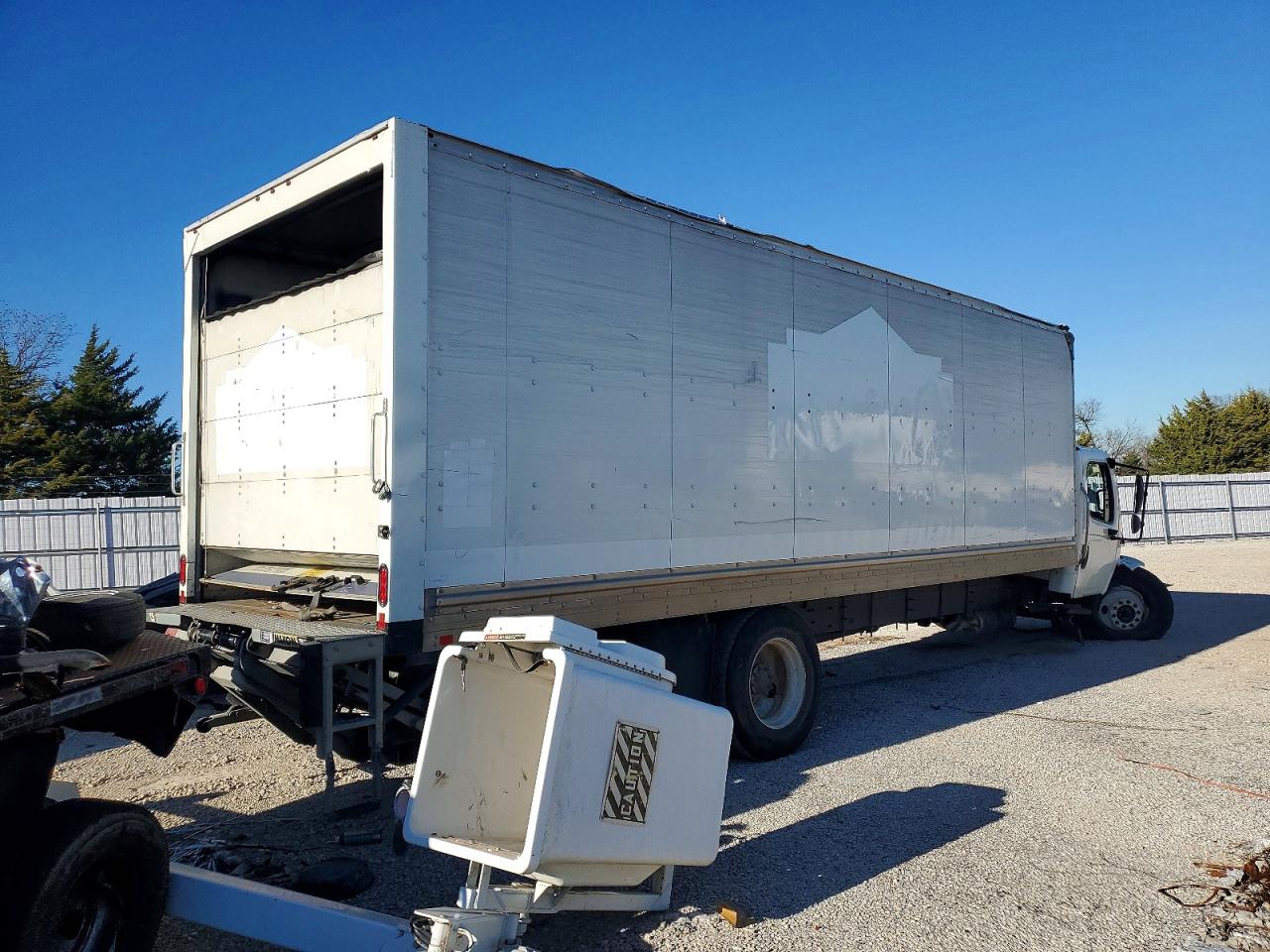 2020 FREIGHTLINER M2 106 MED - Box Truck photo 3