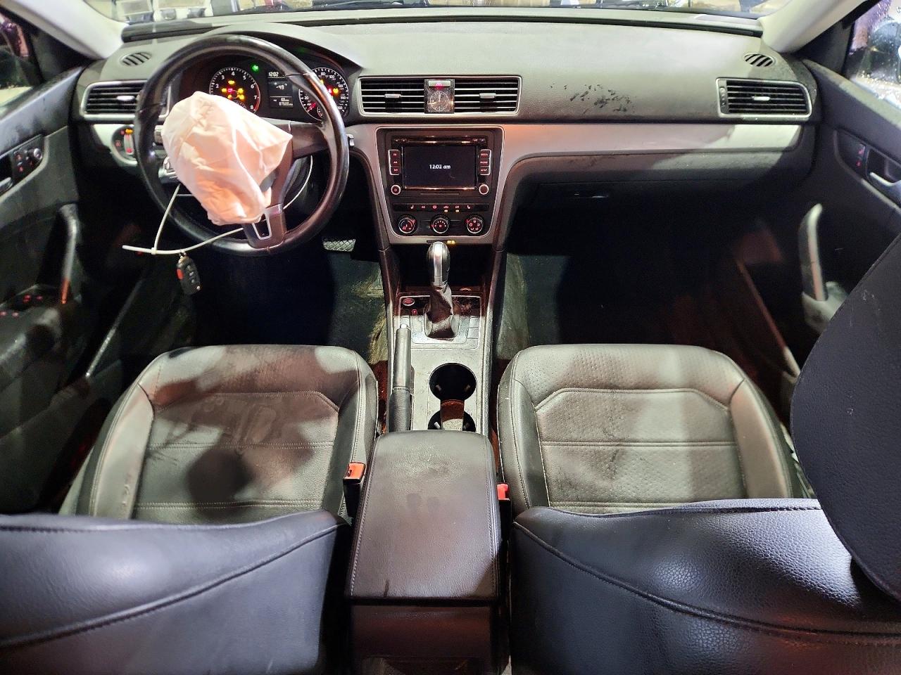 2015 VOLKSWAGEN PASSAT S photo 8