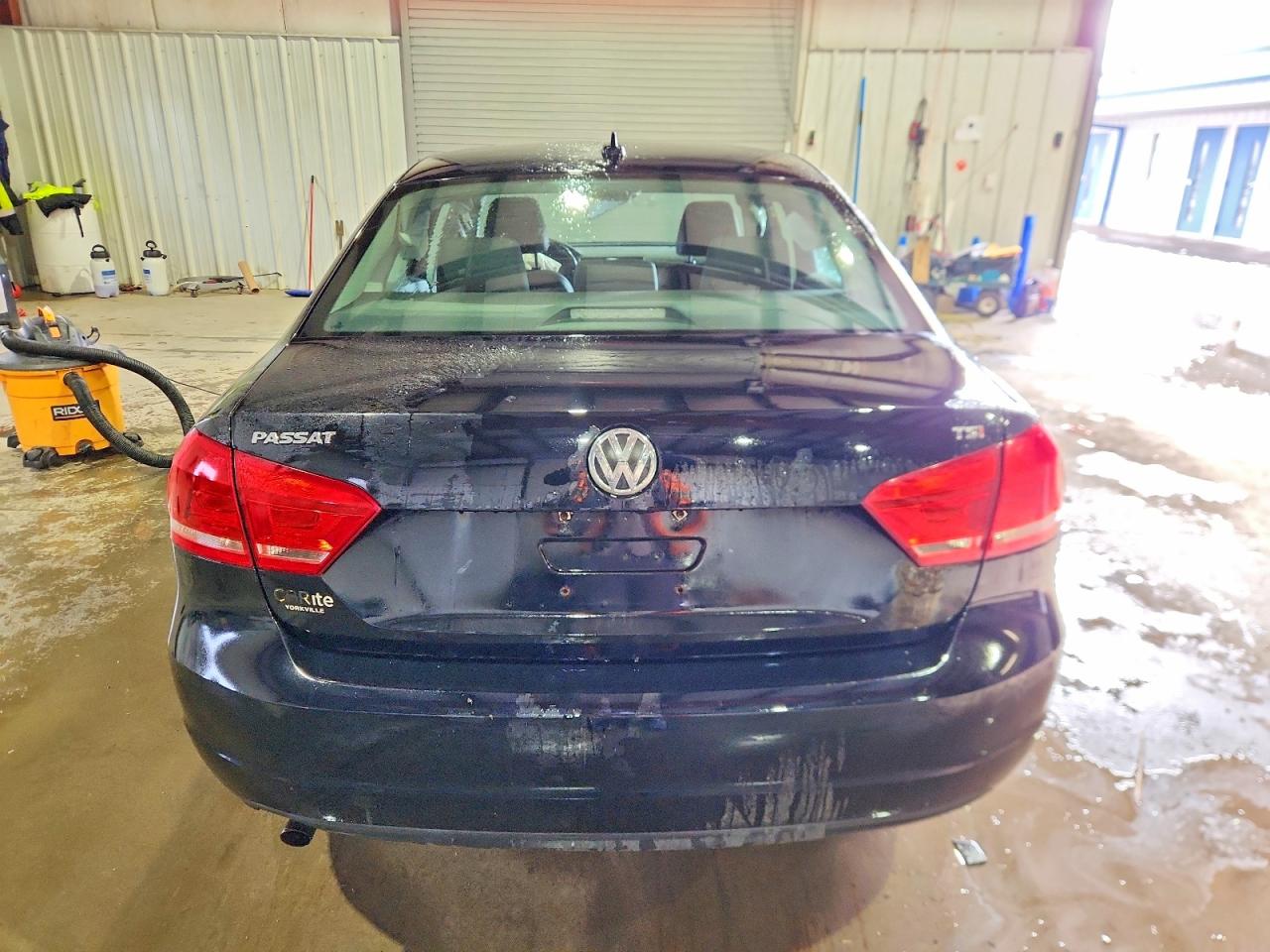 2015 VOLKSWAGEN PASSAT S photo 6