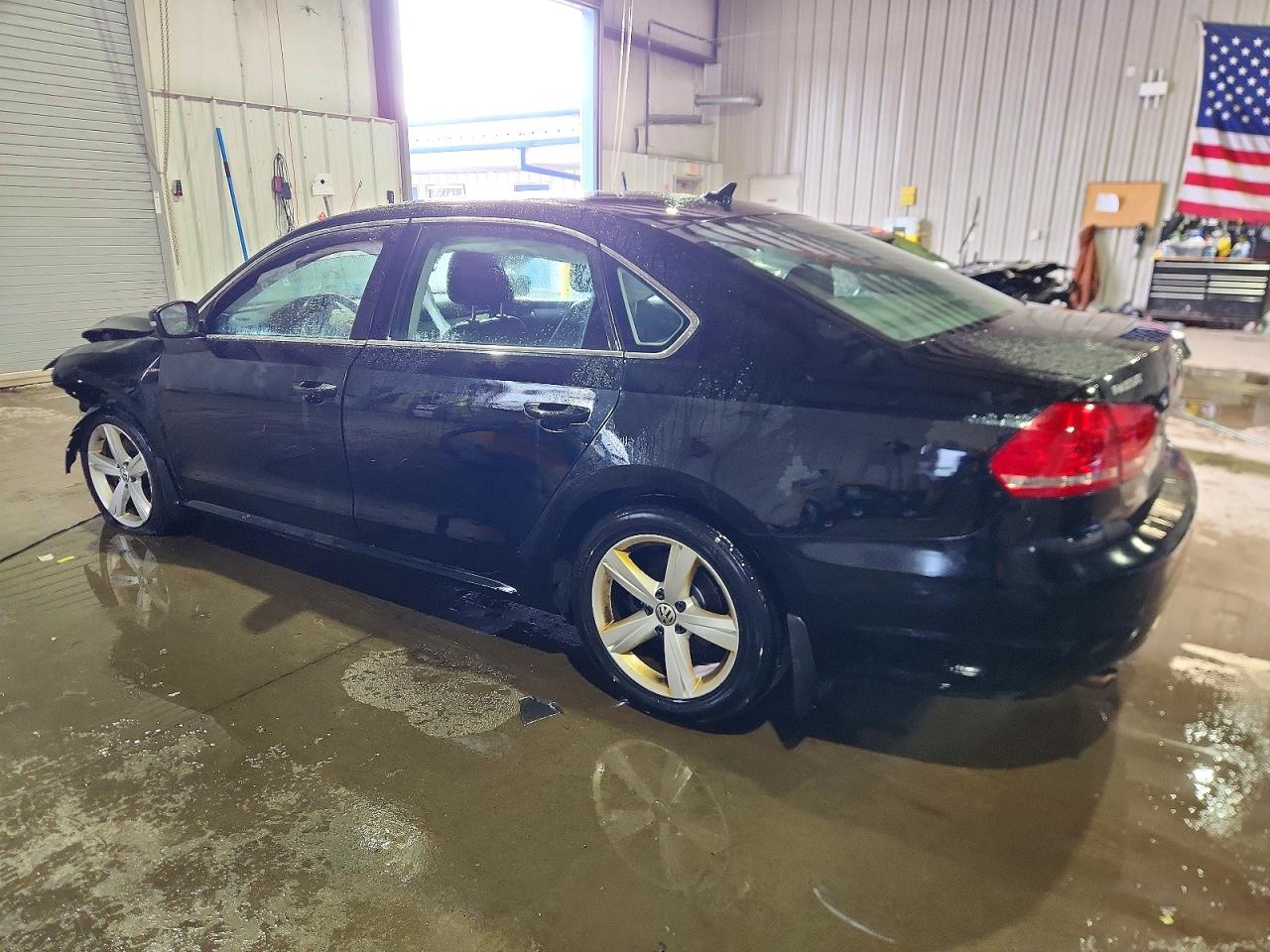 2015 VOLKSWAGEN PASSAT S photo 2