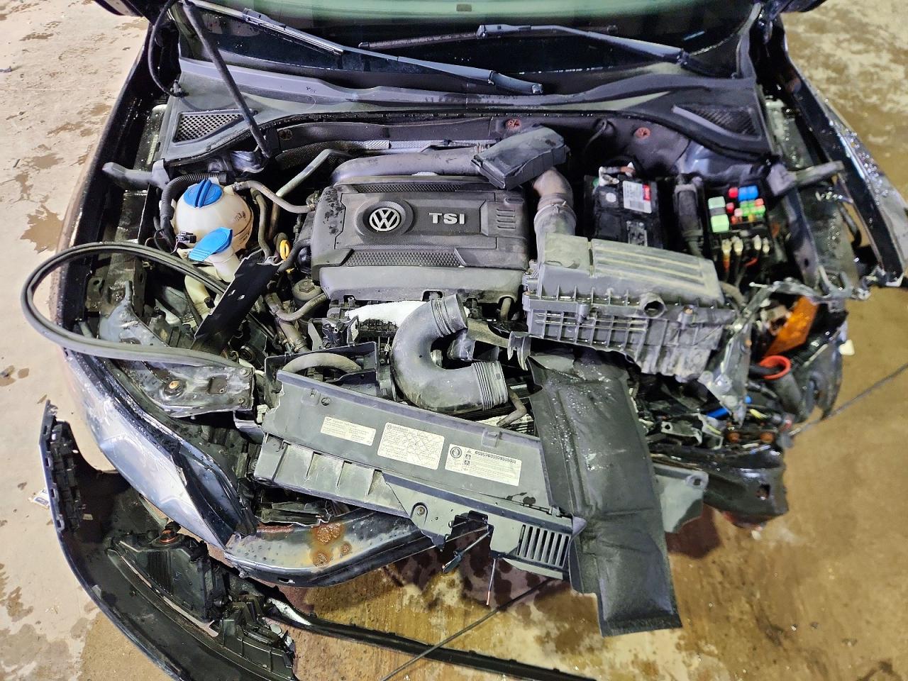 2015 VOLKSWAGEN PASSAT S photo 11