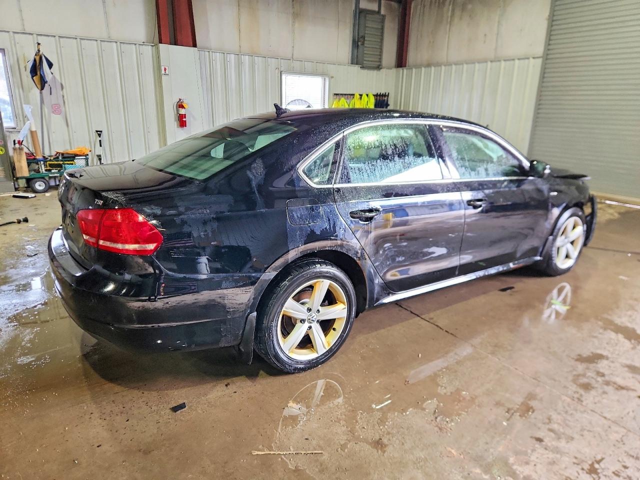 2015 VOLKSWAGEN PASSAT S photo 3