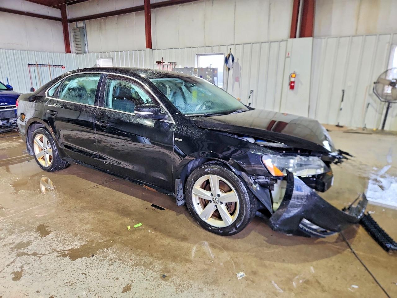 2015 VOLKSWAGEN PASSAT S photo 4