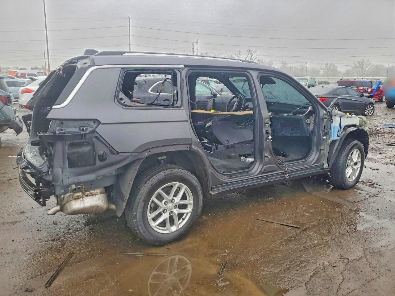 2023 JEEP GRAND CHEROKEE L LAREDO photo 3