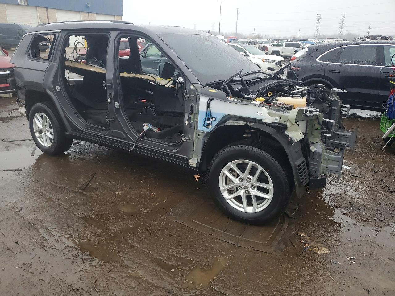 2023 JEEP GRAND CHEROKEE L LAREDO photo 4