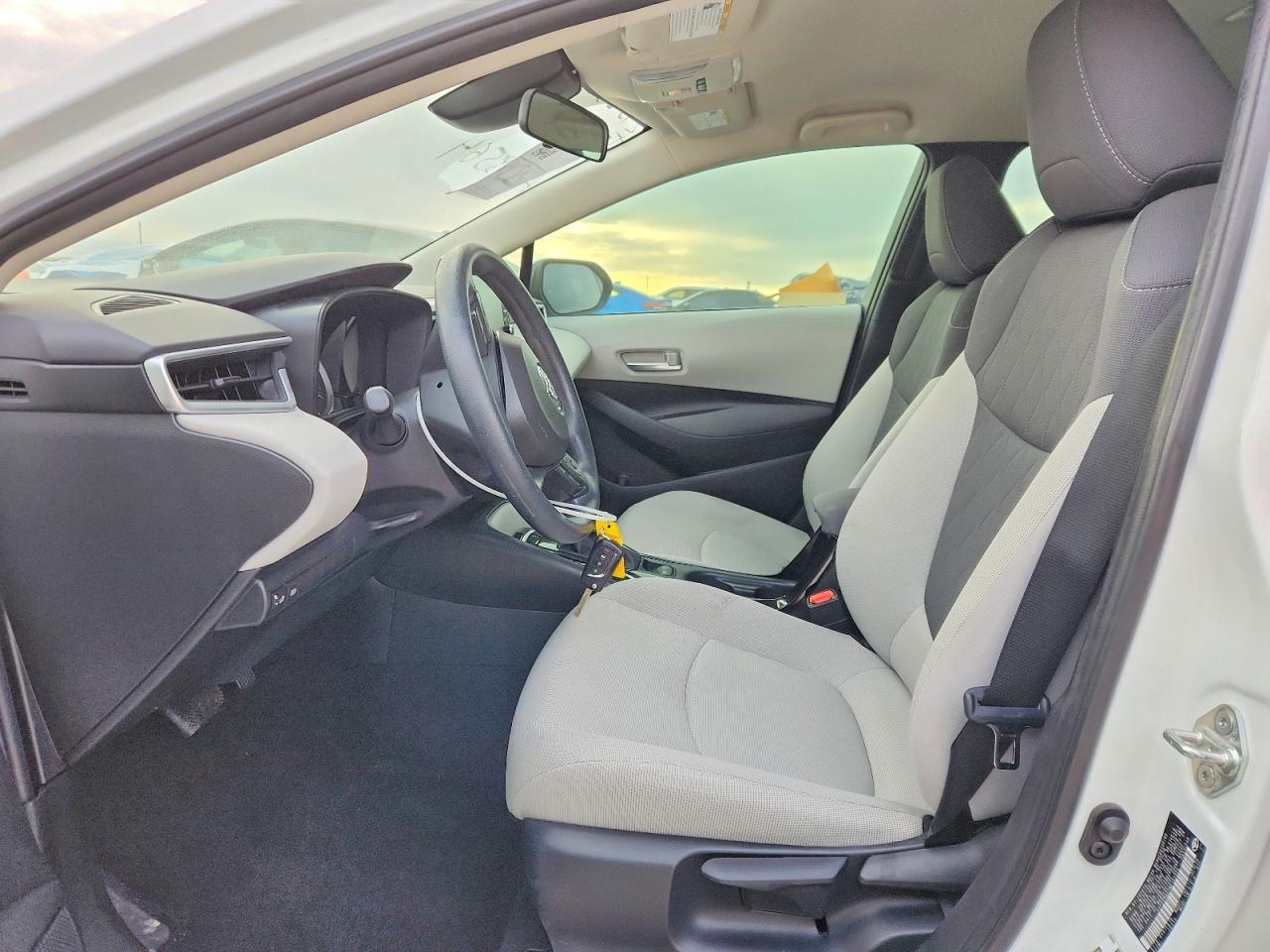 2021 TOYOTA COROLLA LE photo 7