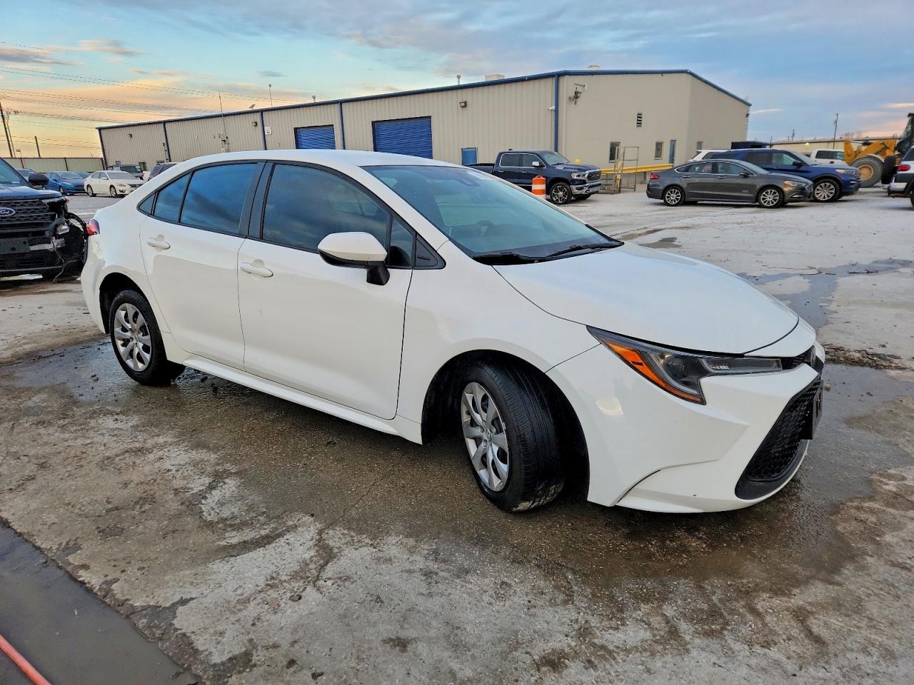 2021 TOYOTA COROLLA LE photo 4
