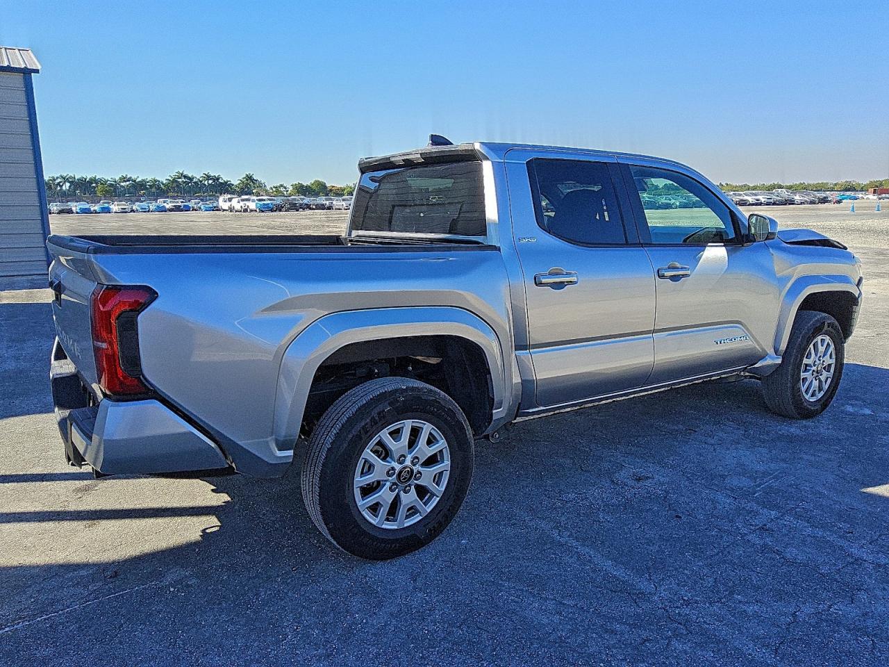2025 TOYOTA TACOMA DOUBLE CAB photo 3