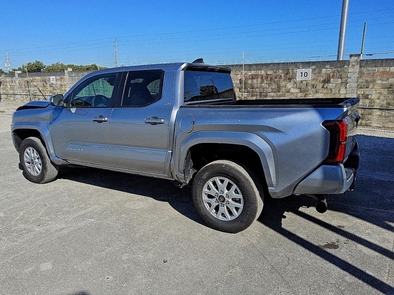 2025 TOYOTA TACOMA DOUBLE CAB photo 2