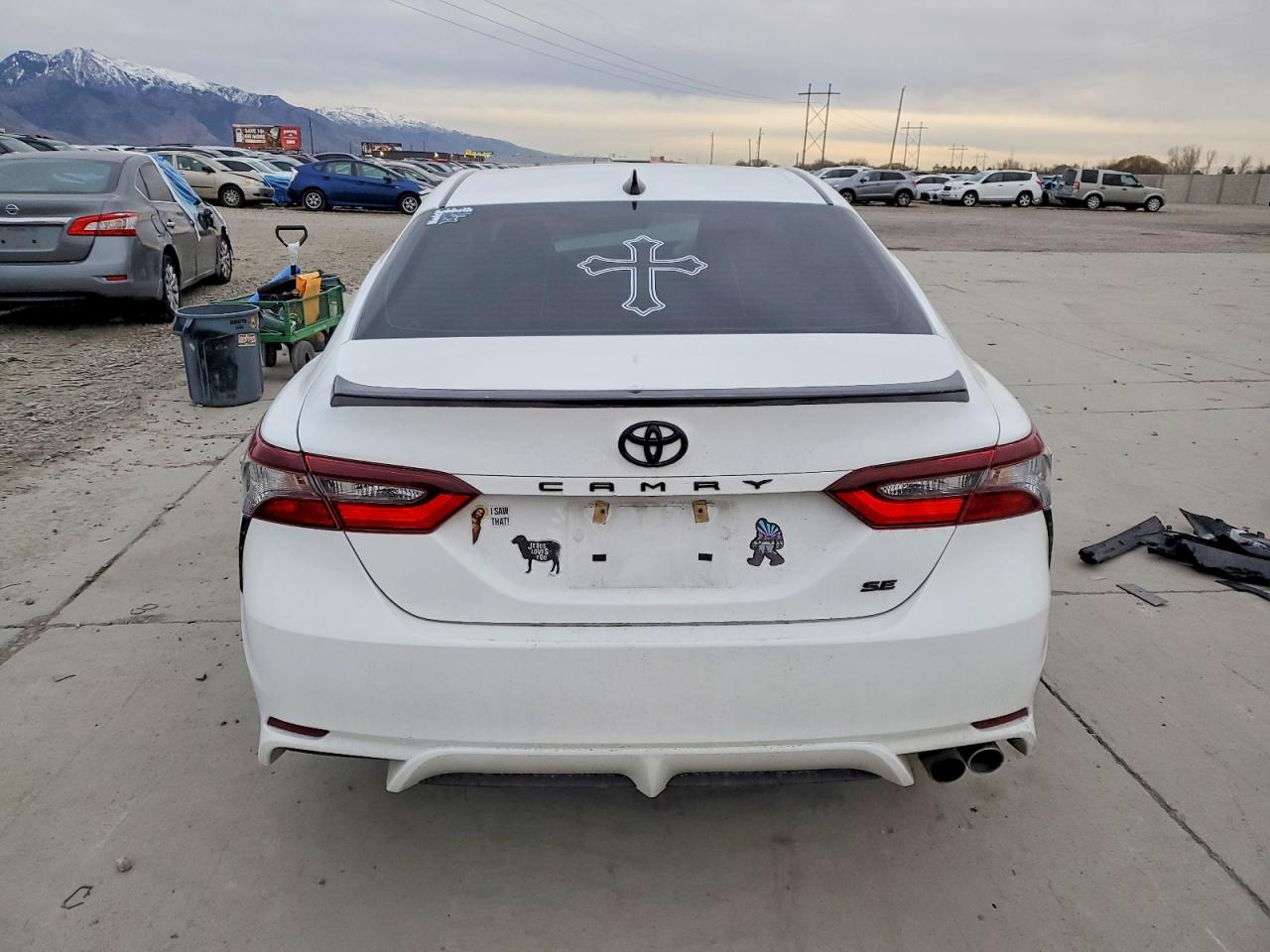 2022 TOYOTA CAMRY SE photo 6