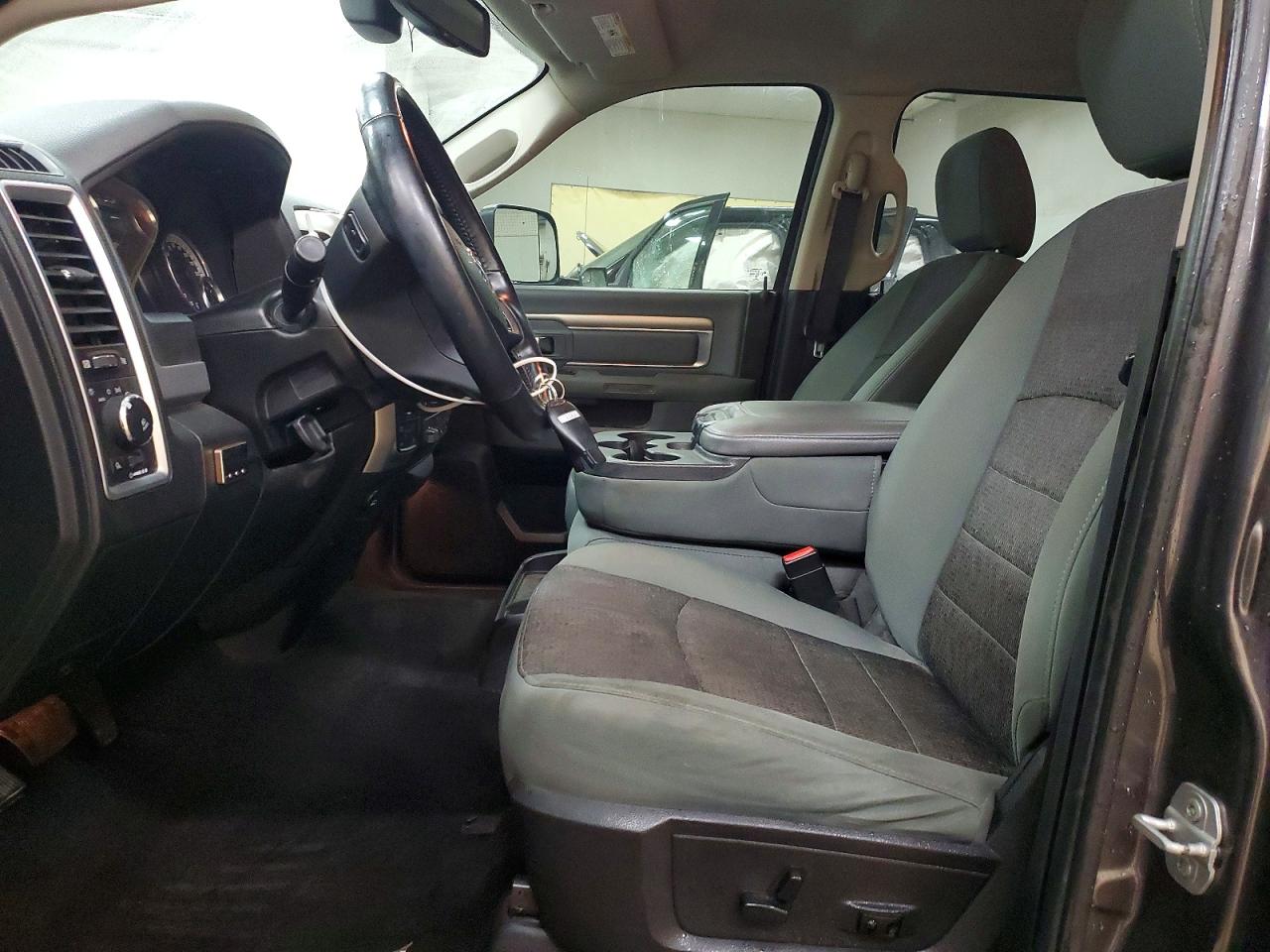 2014 RAM 1500 SLT photo 13