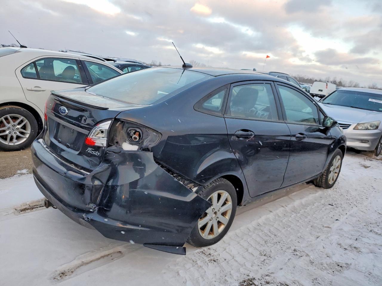 2011 FORD FIESTA SE photo 3