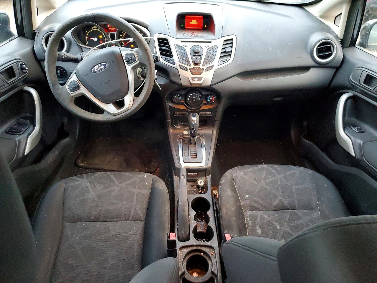 2011 FORD FIESTA SE photo 8