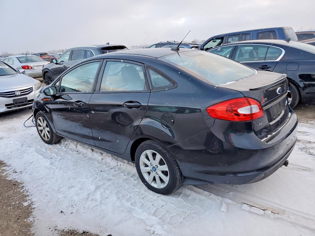 2011 FORD FIESTA SE photo 2